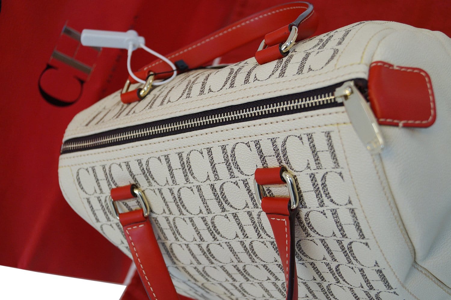 Leather handbag Carolina Herrera White in Leather - 27522917