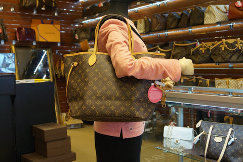 LOUIS VUITTON Monogram Neverfull MM Shoulder Bag