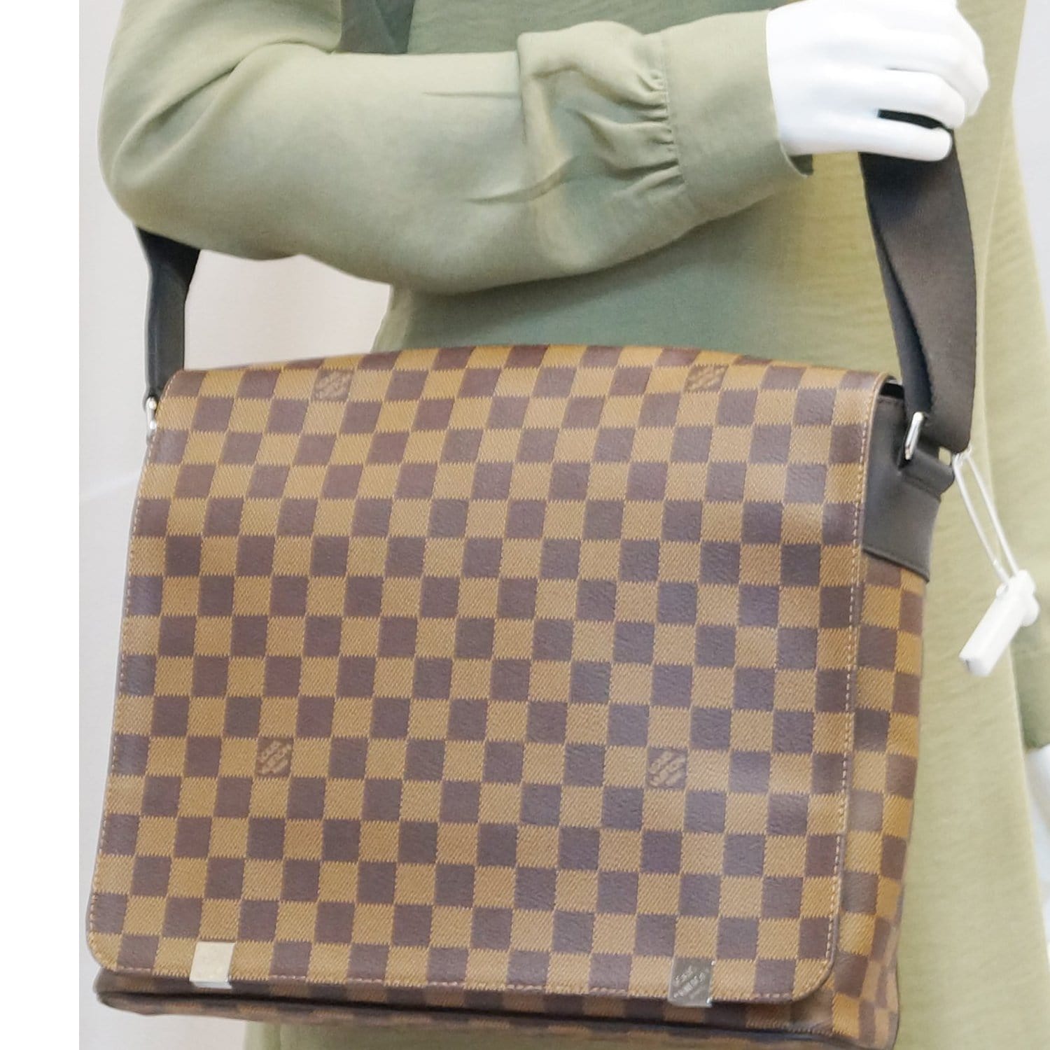Louis Vuitton Damier Ebene Brooklyn MM - Brown Messenger Bags, Bags -  LOU287990
