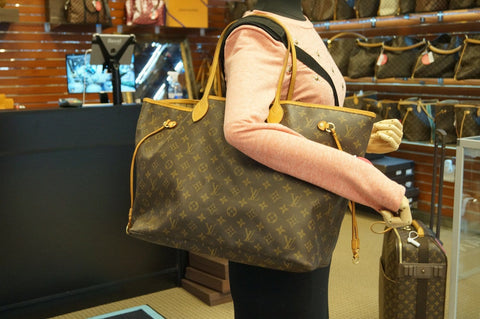 LOUIS VUITTON Monogram Neverfull GM Shoulder Bag