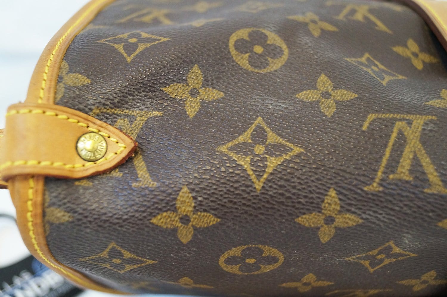 Louis Vuitton Saumur 30 Monogram Crossbody Canvas Messenger Bag Purse –  brandedmoda