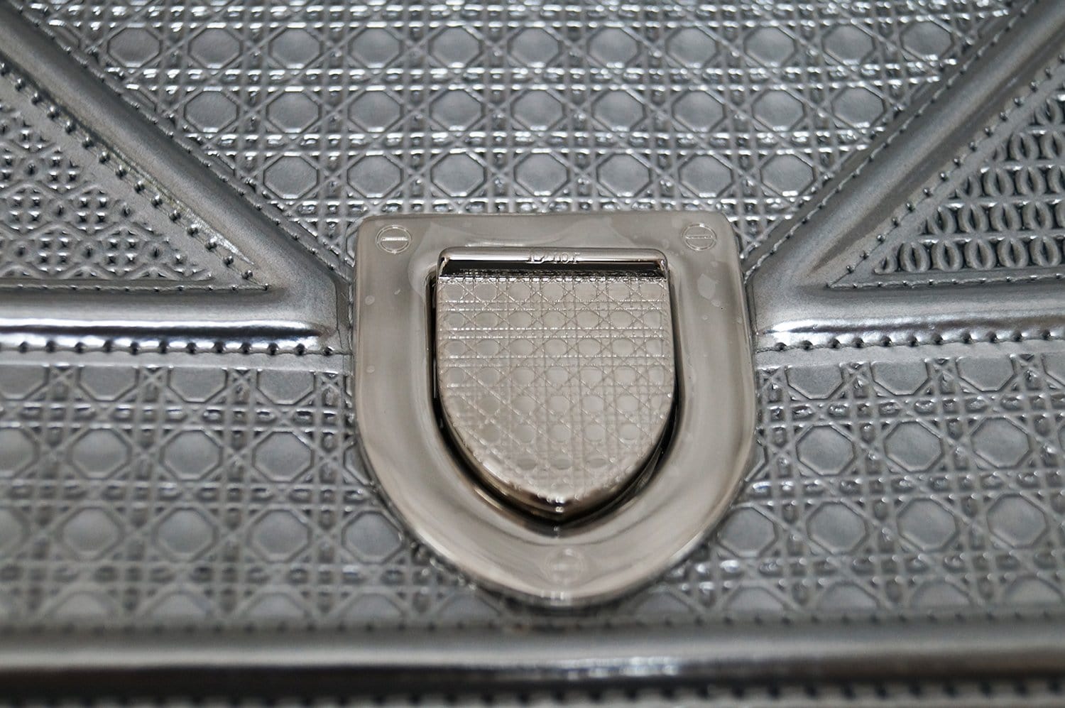 Dior Diorama silver bag.  Dior diorama bag, Handbag boutique, Bags