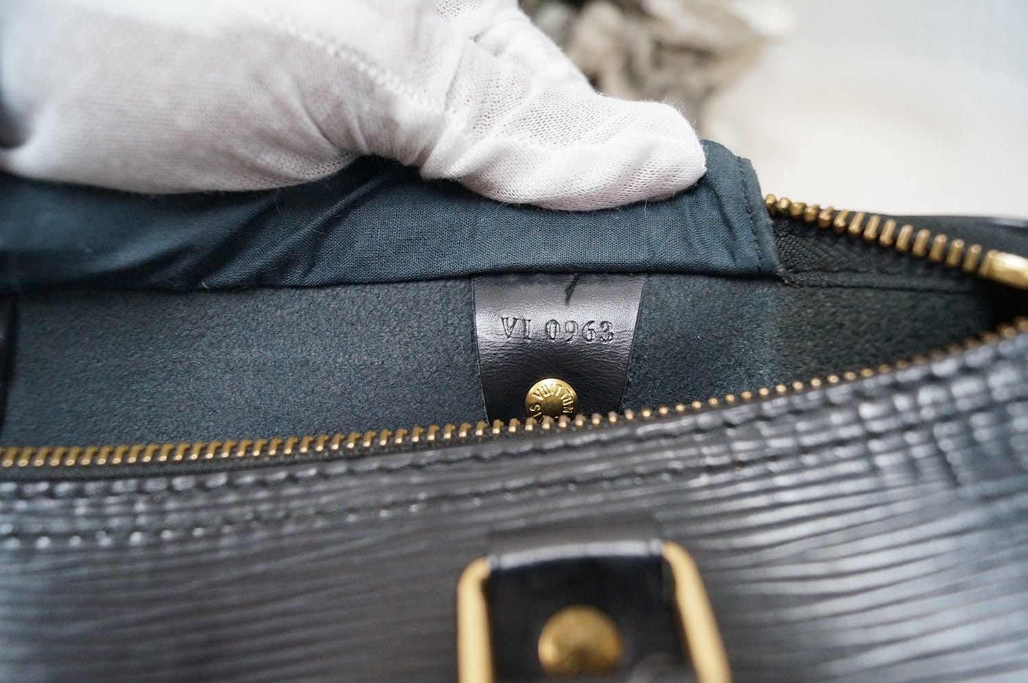 Louis Vuitton Speedy Epi leather handbag Excellent condition Black