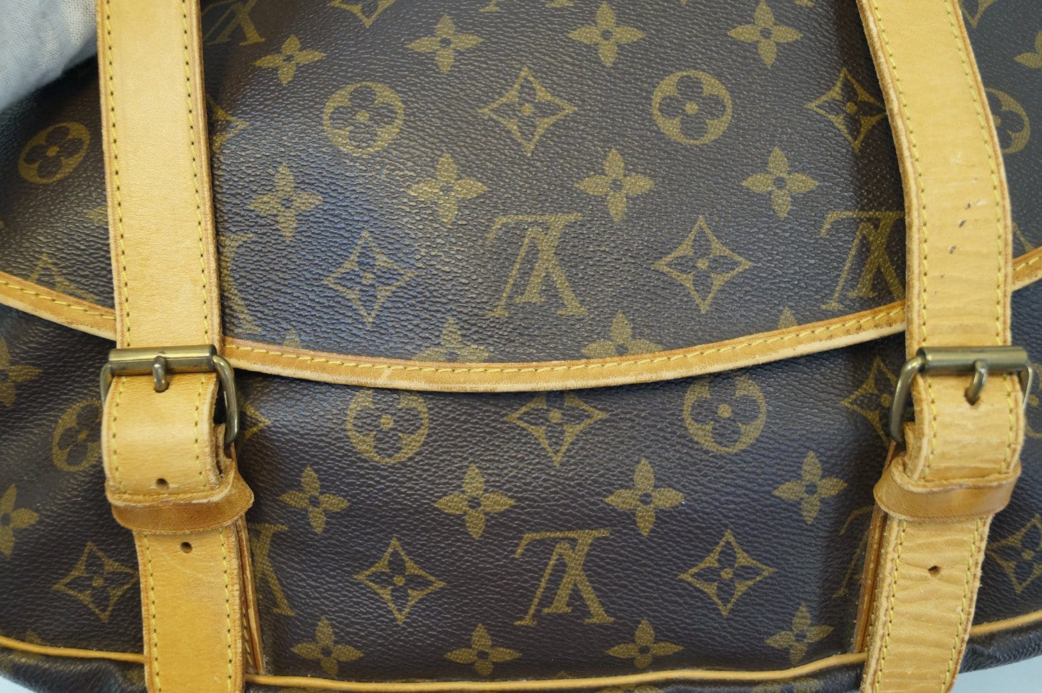 Louis Vuitton Saumur 43 Monogram Canvas Shoulder Bag