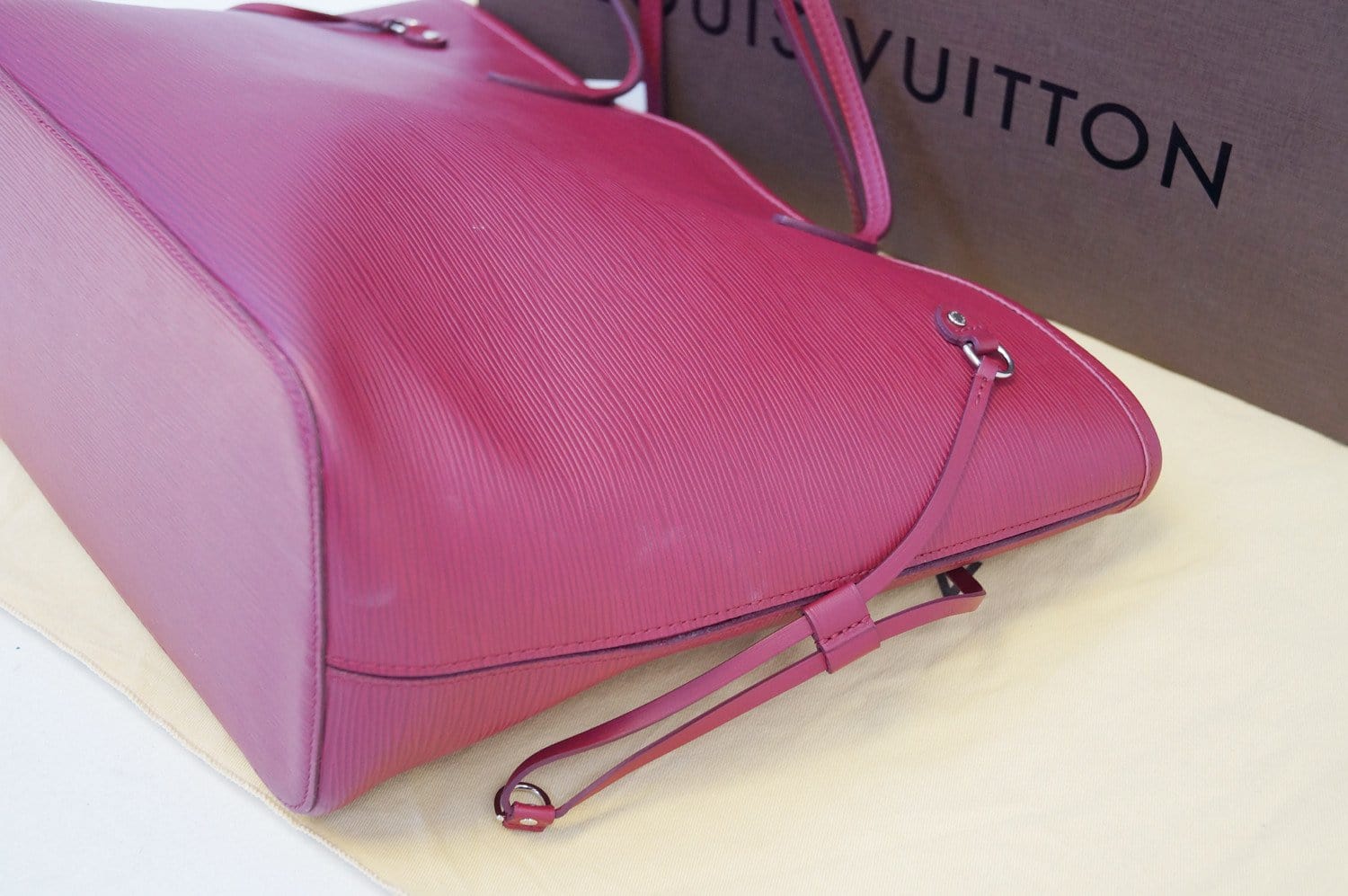 Neverfull leather tote Louis Vuitton Pink in Leather - 33366894