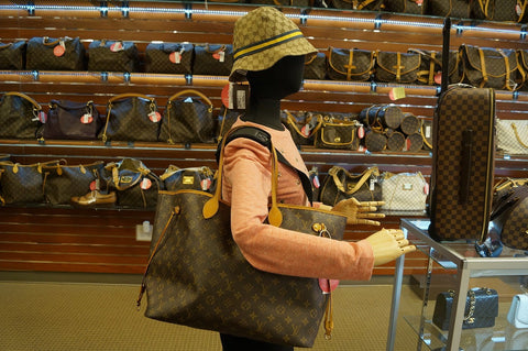 LOUIS VUITTON Monogram Neverfull GM Shoulder Bag