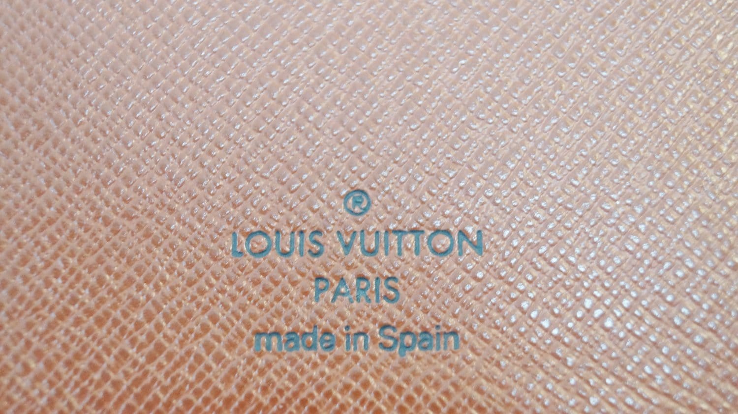 LOUIS VUITTON Monogram Passport Cover 523311