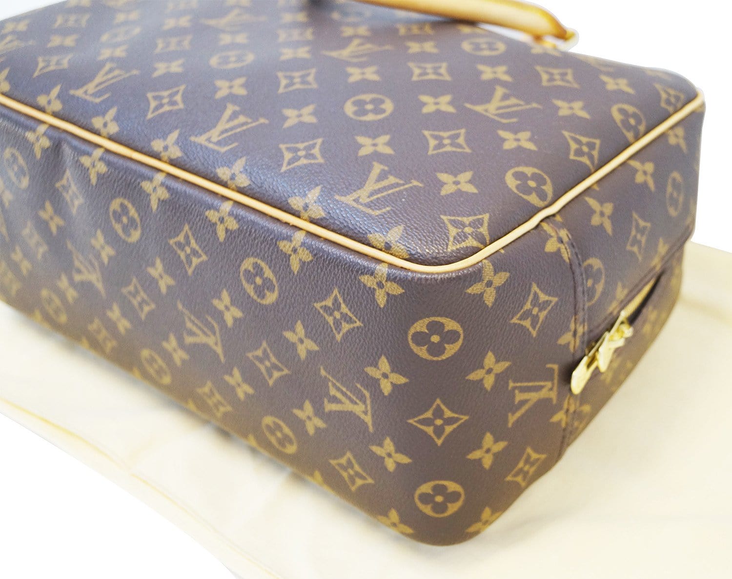 Louis Vuitton Deauville Handbag Auction