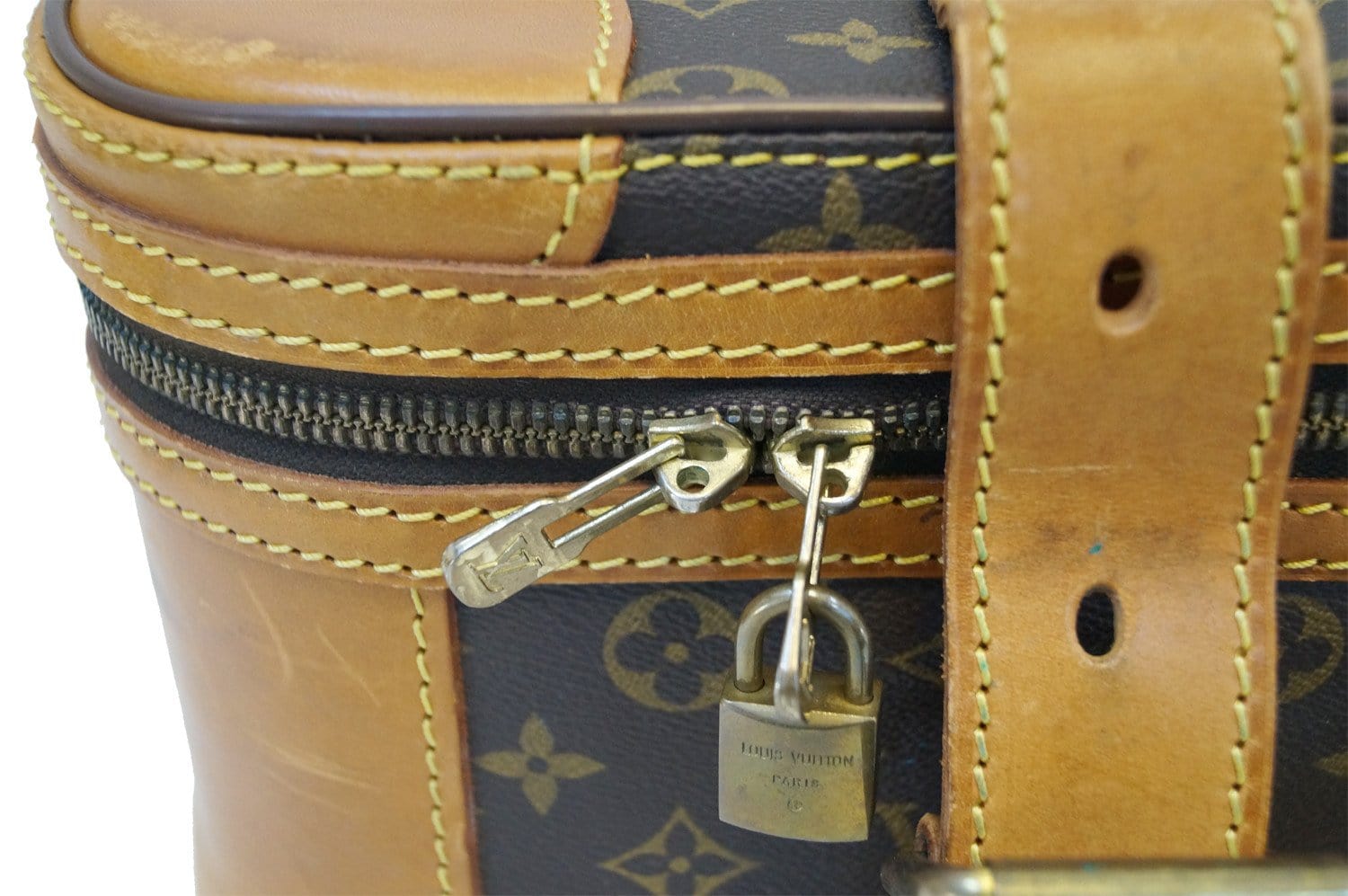 Louis Vuitton Suitcase 60 cm, Louis Vuitton Trunk, Vuitton 60 Suitcase For  Sale at 1stDibs