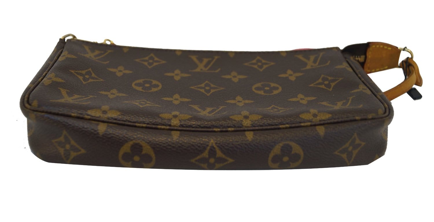 Shop Louis Vuitton Shoulder Bags (M40712, M40712) by luxurysuite
