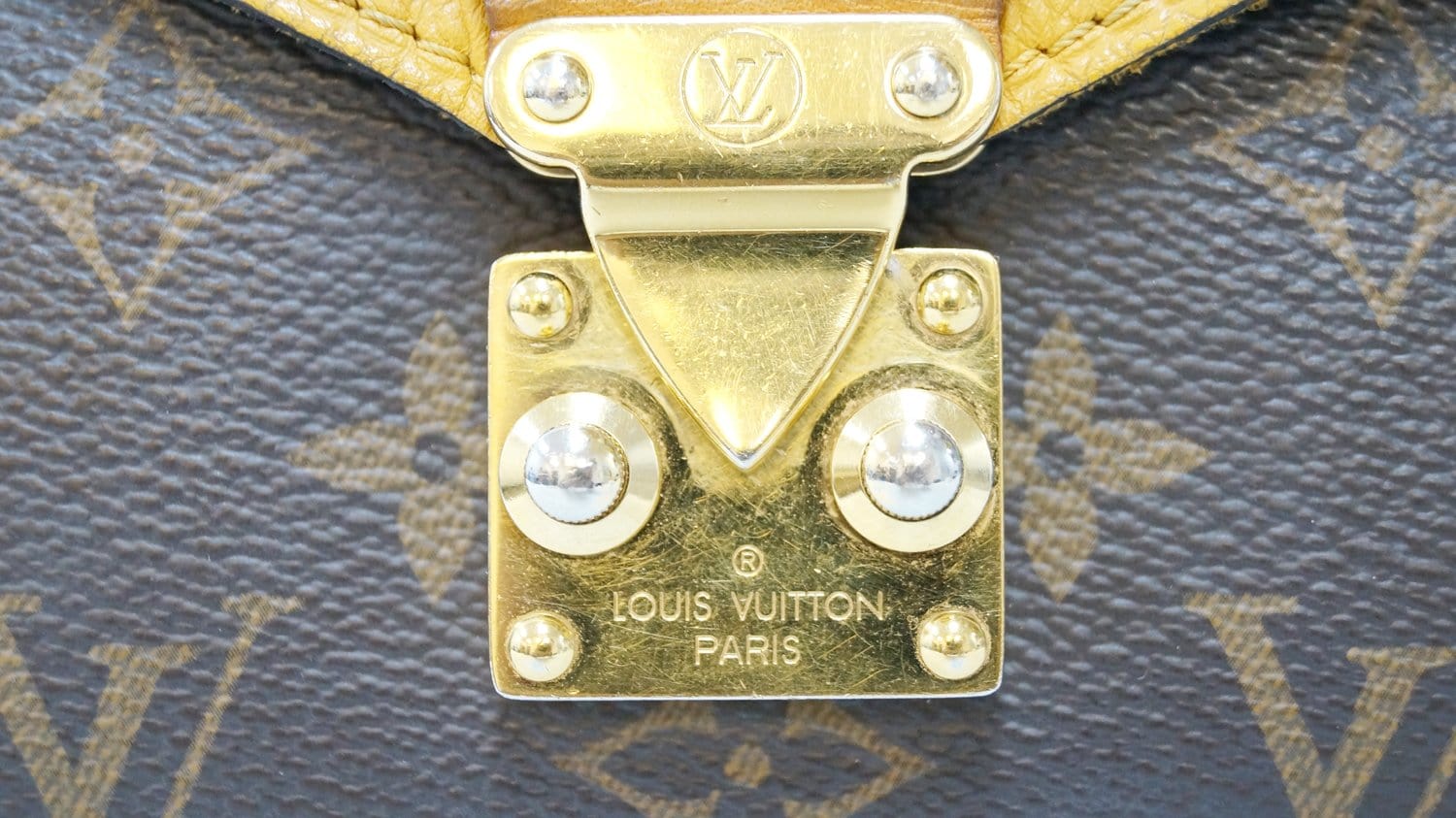 Louis Vuitton Pallas Chain Dune Color Clutch Shoulder Bag Cross Body  Article: M50069, Accessorising - Brand Name / Designer Handbags For Carry  & Wear Share …