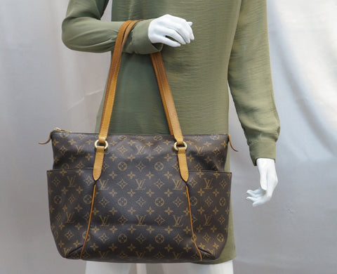 LOUIS VUITTON Monogram Canvas Totally MM Tote Shoulder Bag