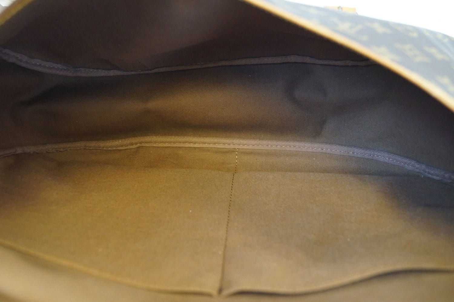 Louis Vuitton LV M45911 SAUMUR 黑經典花紋翻蓋釦式斜背包現貨