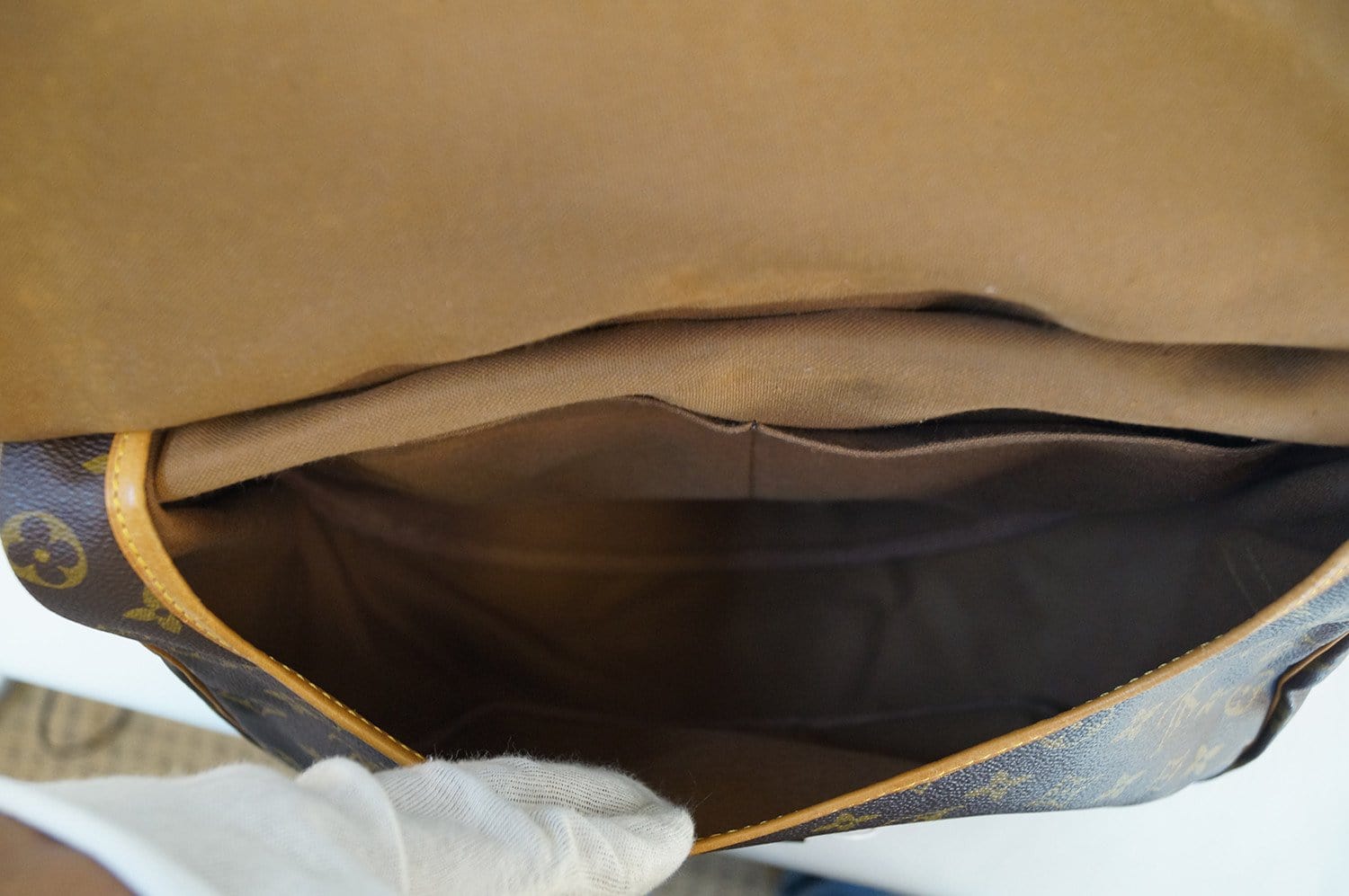 Pre-owned Louis Vuitton 1990 Saumur 35 Shoulder Bag In Brown