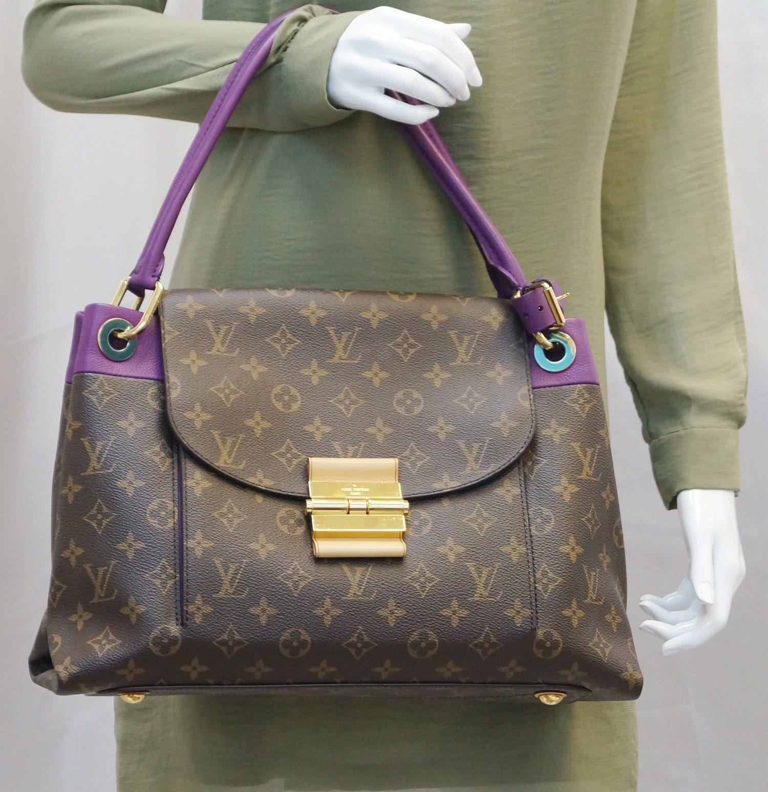 Louis Vuitton Monogram Purple Satin 2in1 Evening Clutch Flap Chain Shoulder  Bag For Sale at 1stDibs