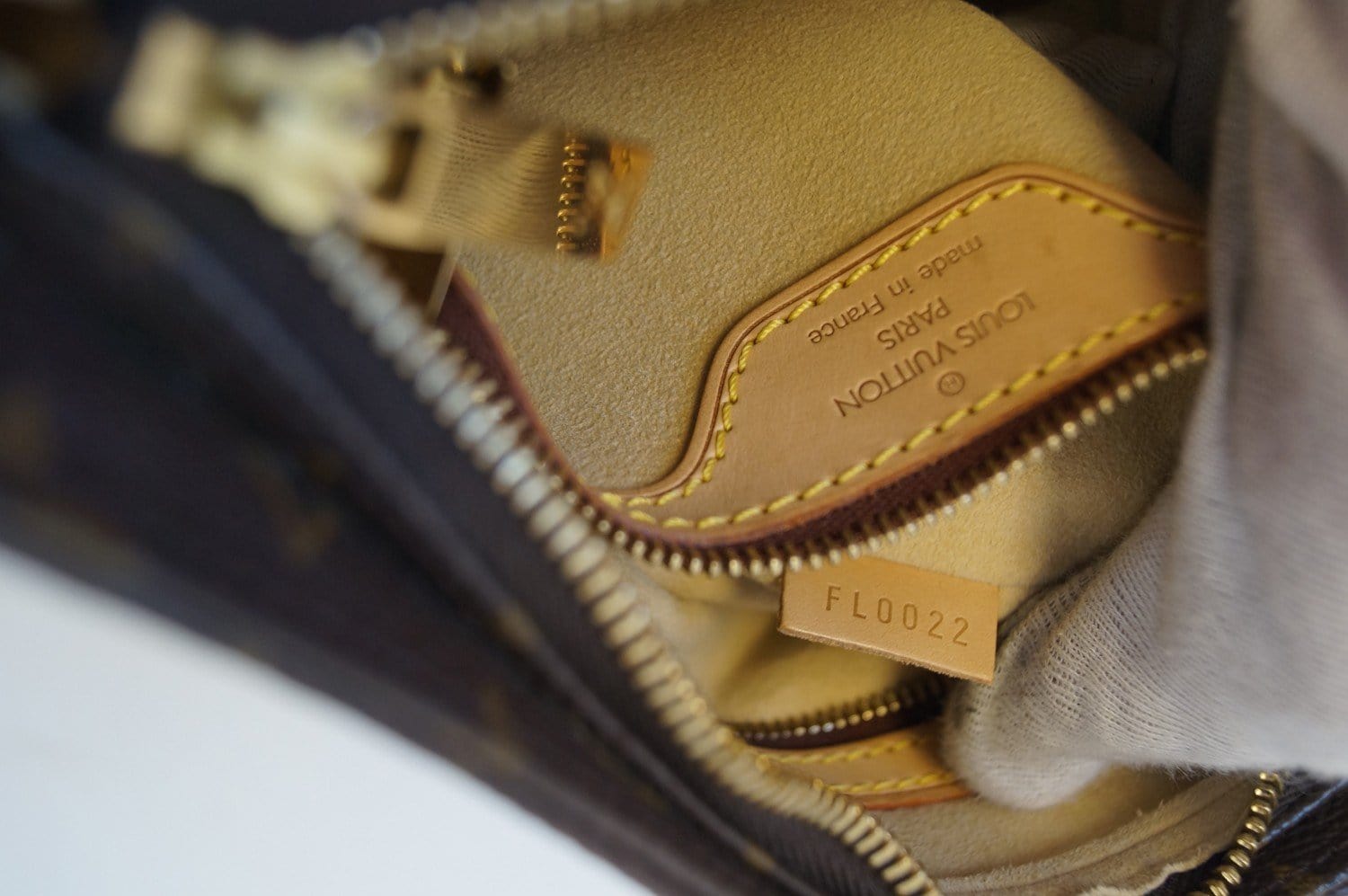161 Сумочка small shoulder moon shape Louis Vuitton handbag не носилась  Цена 20.000