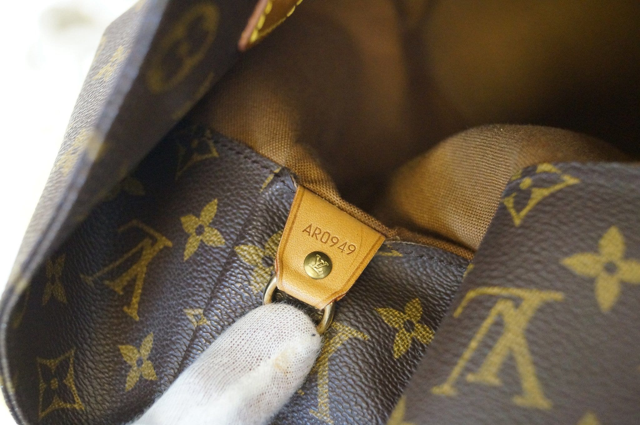 Louis Vuitton Cabas Light Drawstring Bag Initials Taurillon