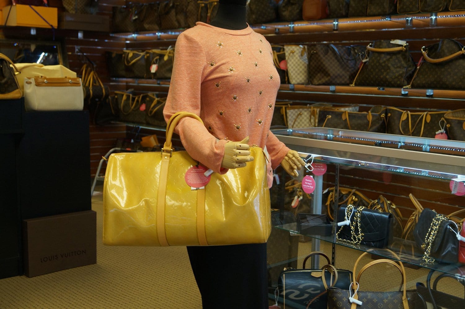 Sold at Auction: AUTHENTIC LOUIS VUITTON VERNIS BEDFORD PATENT LEATHER HAND  BAG