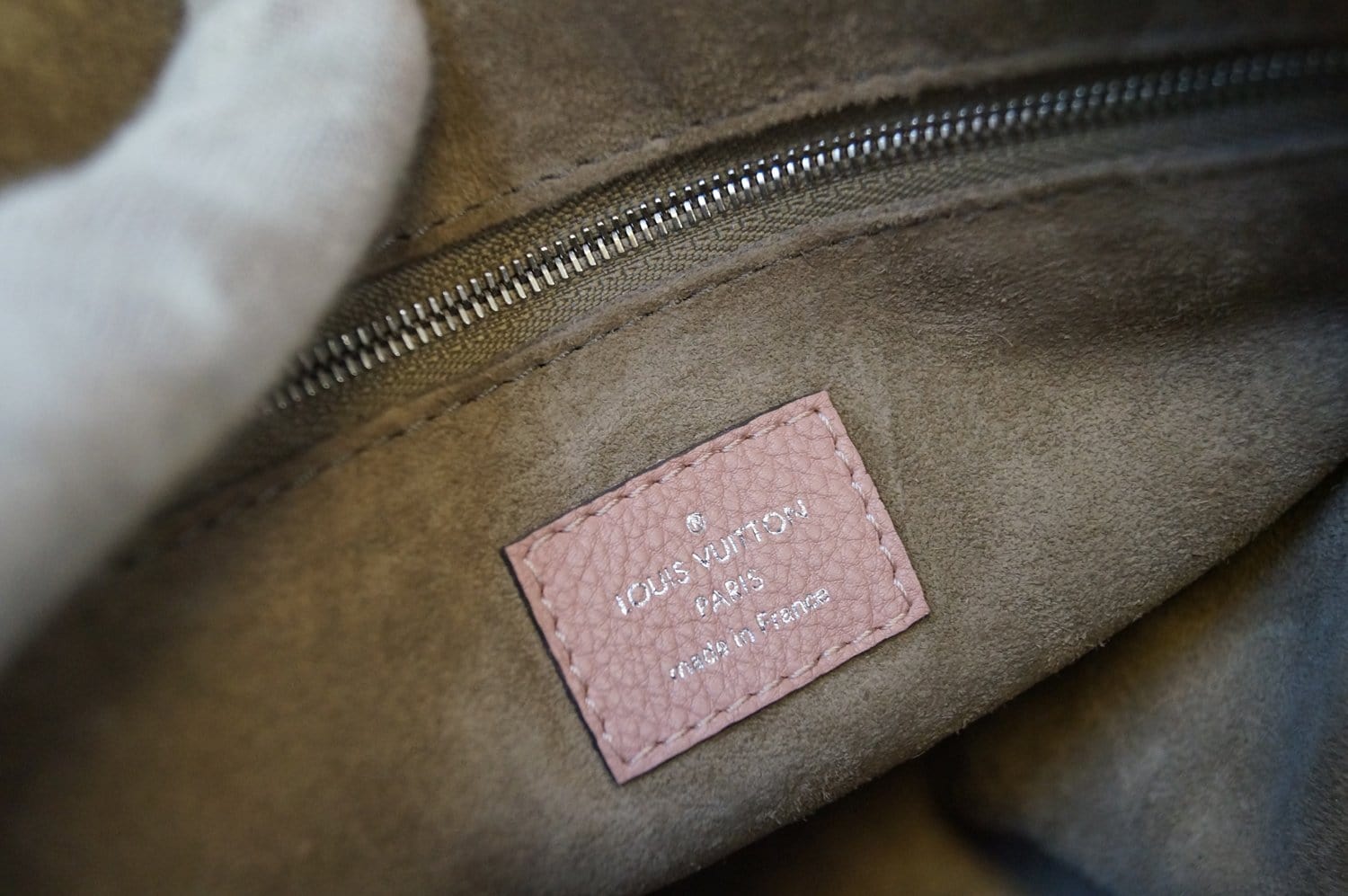 Louis Vuitton Galet Veau Cachemire Calfskin Leather Soft Lockit MM Bag -  Yoogi's Closet