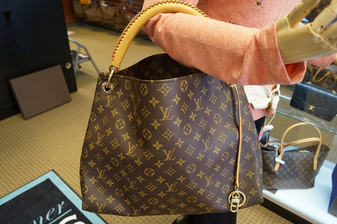 Louis Vuitton Artsy MM Monogram Canvas Tote Handbag