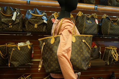 LOUIS VUITTON Monogram Neverfull MM Shoulder Bag