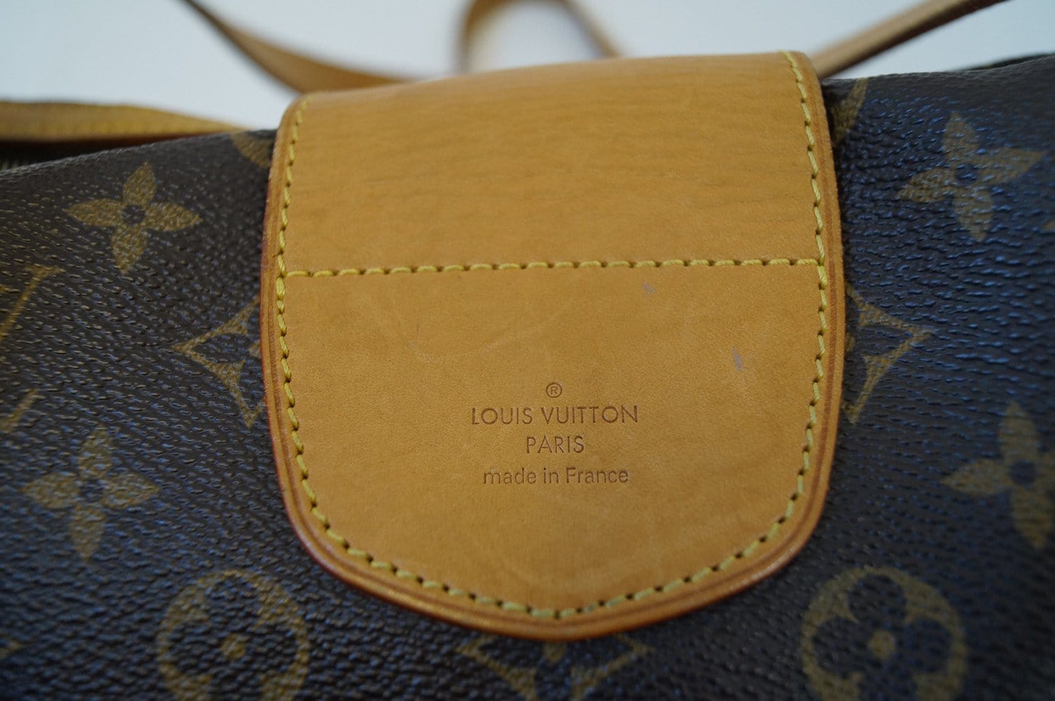 A Louis Vuitton Alma handbag. Made in France. Size PM. Features