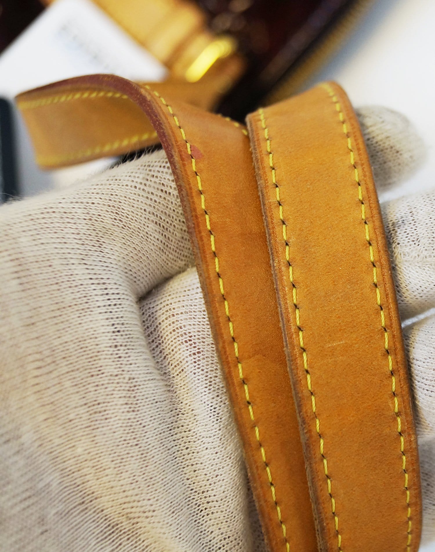 LOUIS VUITTON Authentic Women's Vernis Rosewood Avenue Hand Bag  Amaranth Leather