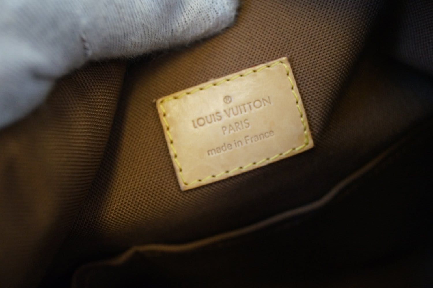 Authentic Louis Vuitton Classic Monogram Odeon MM Messenger Bag – Paris  Station Shop