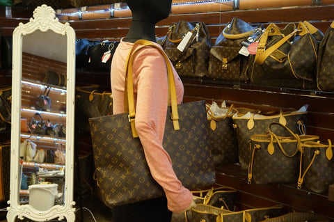 LOUIS VUITTON Monogram  Luco Tote Bag