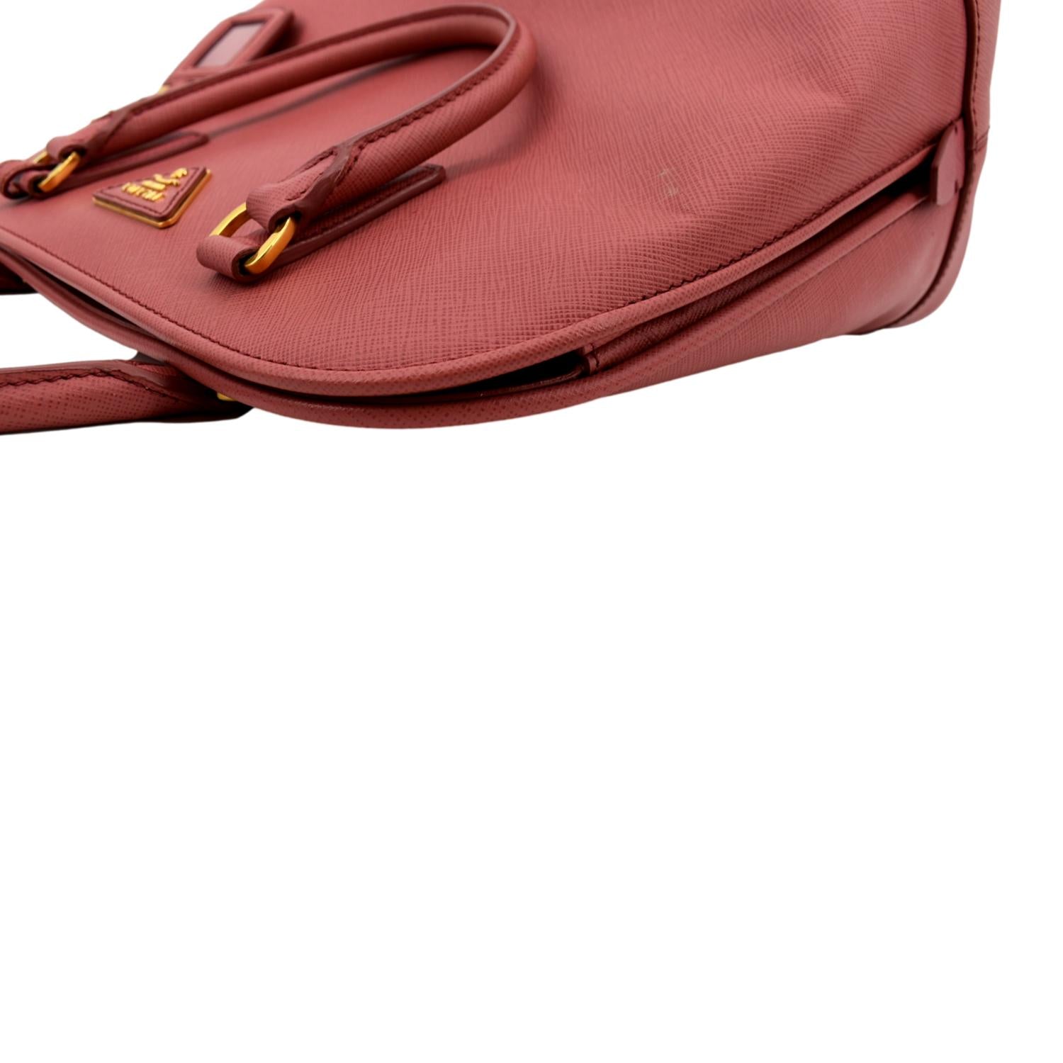 Prada pink saffiano Promenade bag 🌸#pradabags . . Find additional