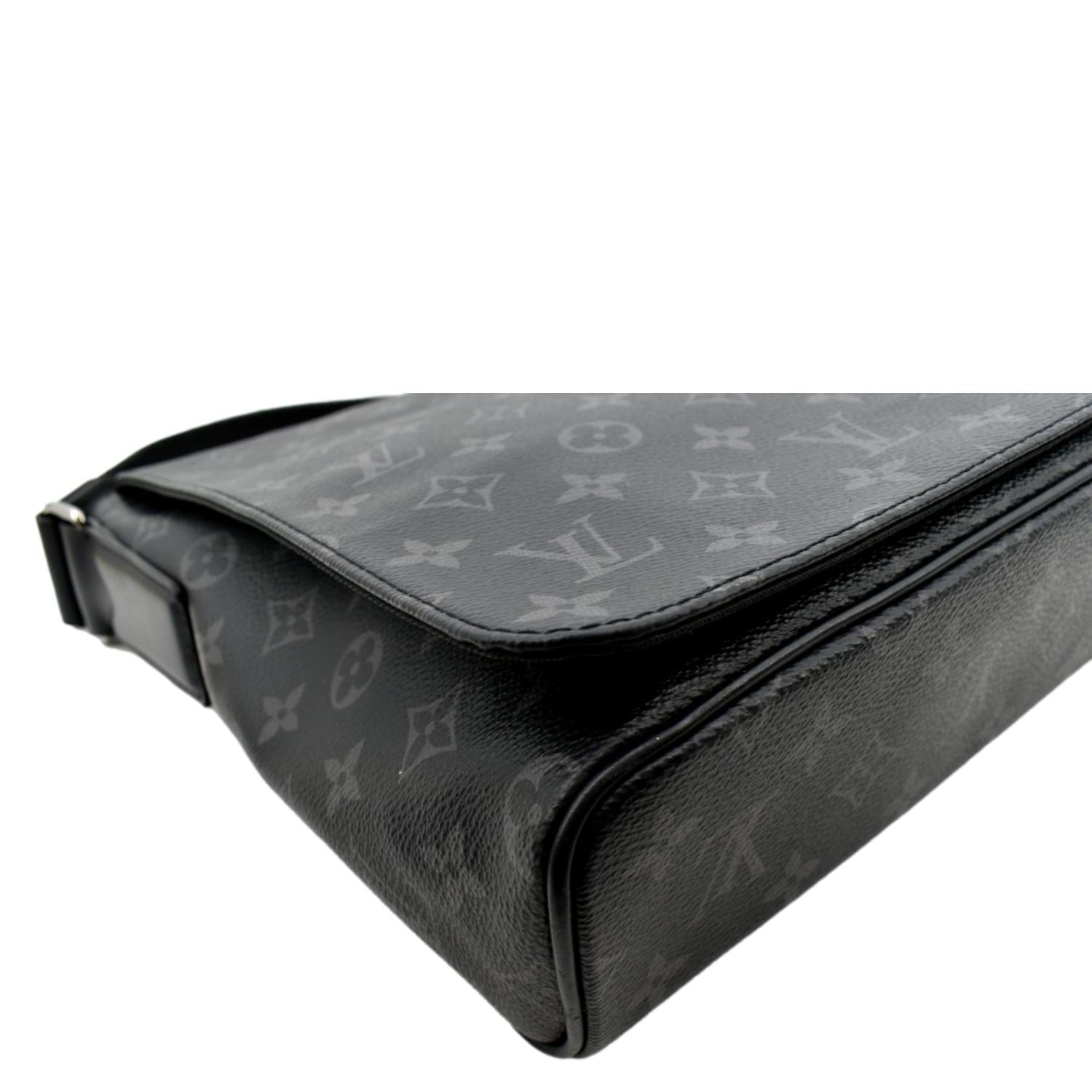 District cloth bag Louis Vuitton Black in Cloth - 36343085