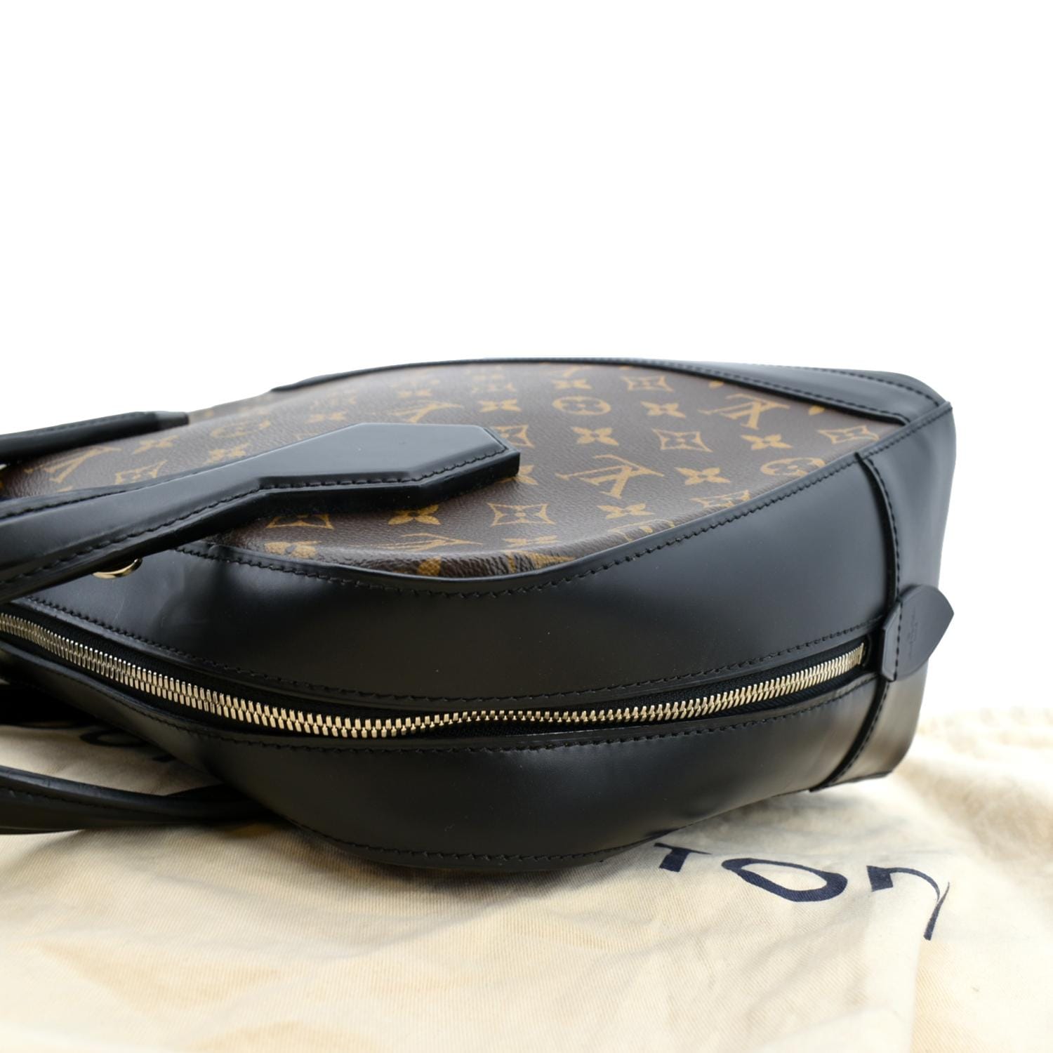 Louis Vuitton Dora Handbag Leather Pm Auction