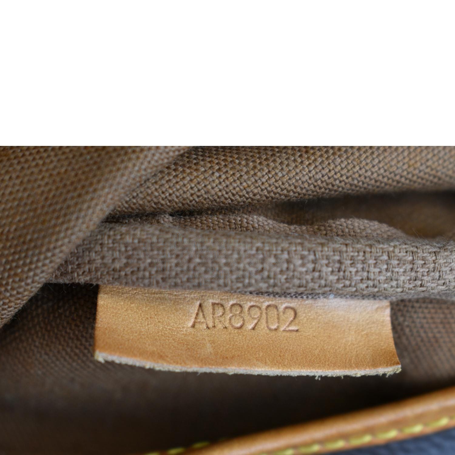 Louis Vuitton Vintage Monogram Saumur 30 - Brown Crossbody Bags, Handbags -  LOU556066