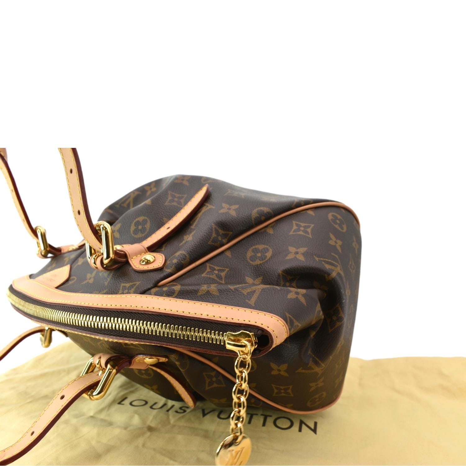 Louis Vuitton alert! 😍🙌 scoop up this gorgeous LV Tivoli GM bag