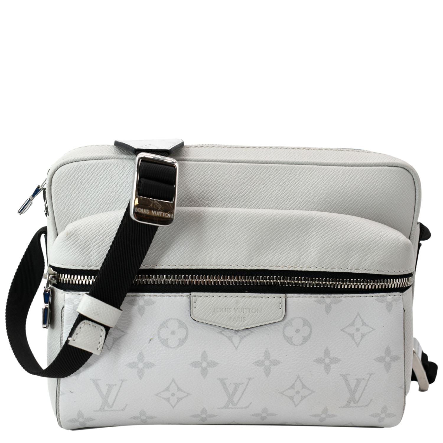 Louis Vuitton - Authenticated Outdoor Bag - Leather White Plain for Men, Very Good Condition