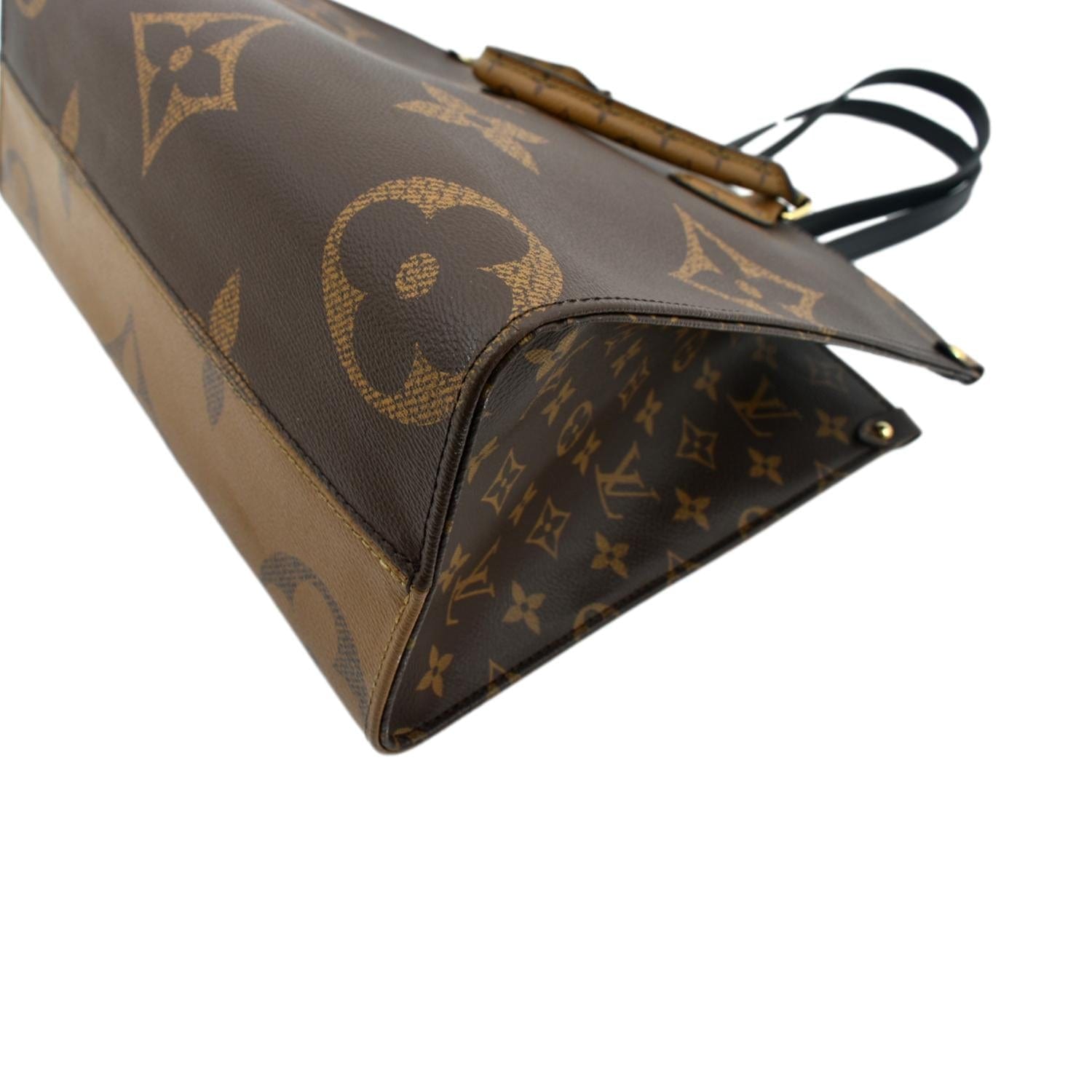 Louis Vuitton Monogram Onthego MM Reverse Giant Cabas ○ Labellov ○ Buy and  Sell Authentic Luxury