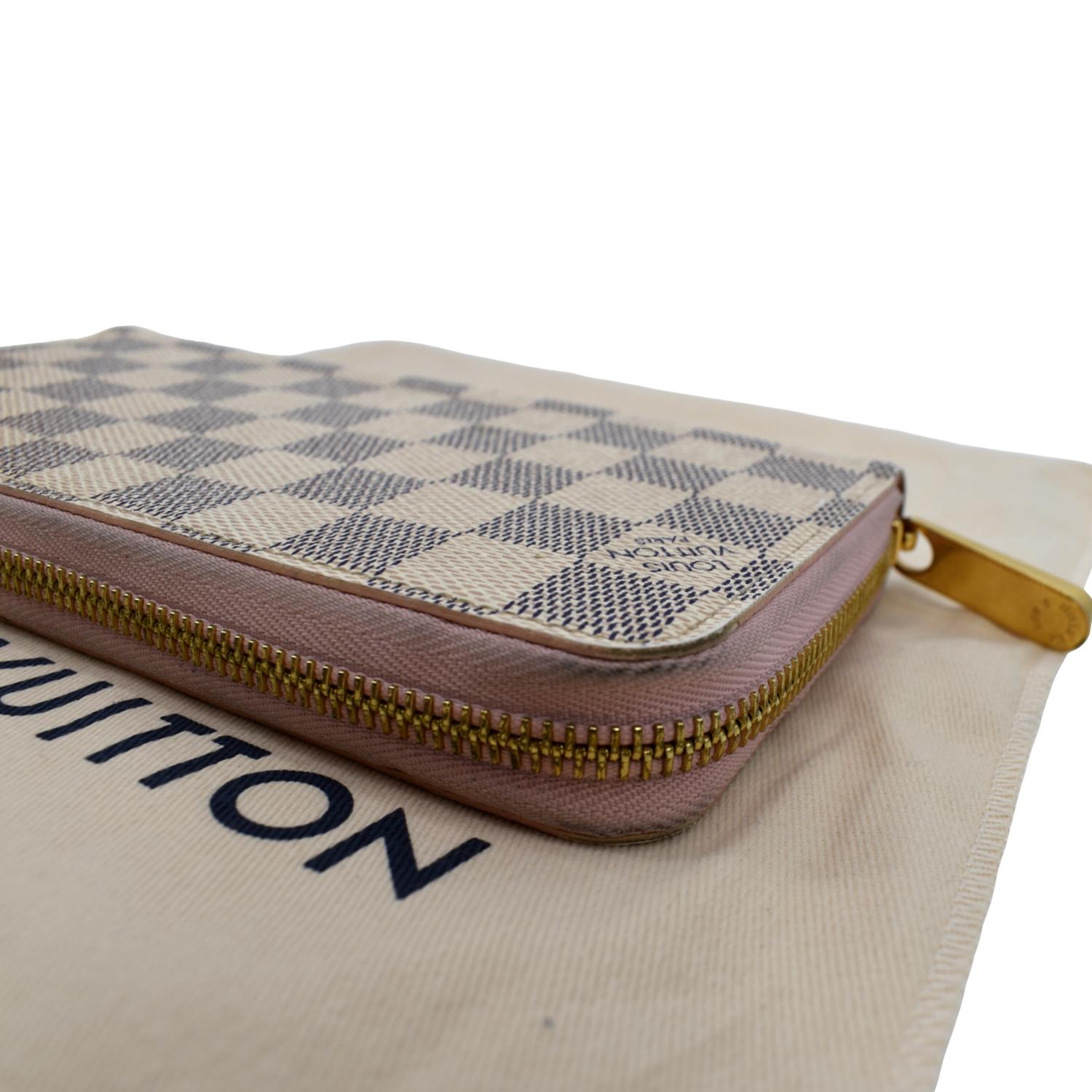 Wallet Louis Vuitton White in Not specified - 25561785