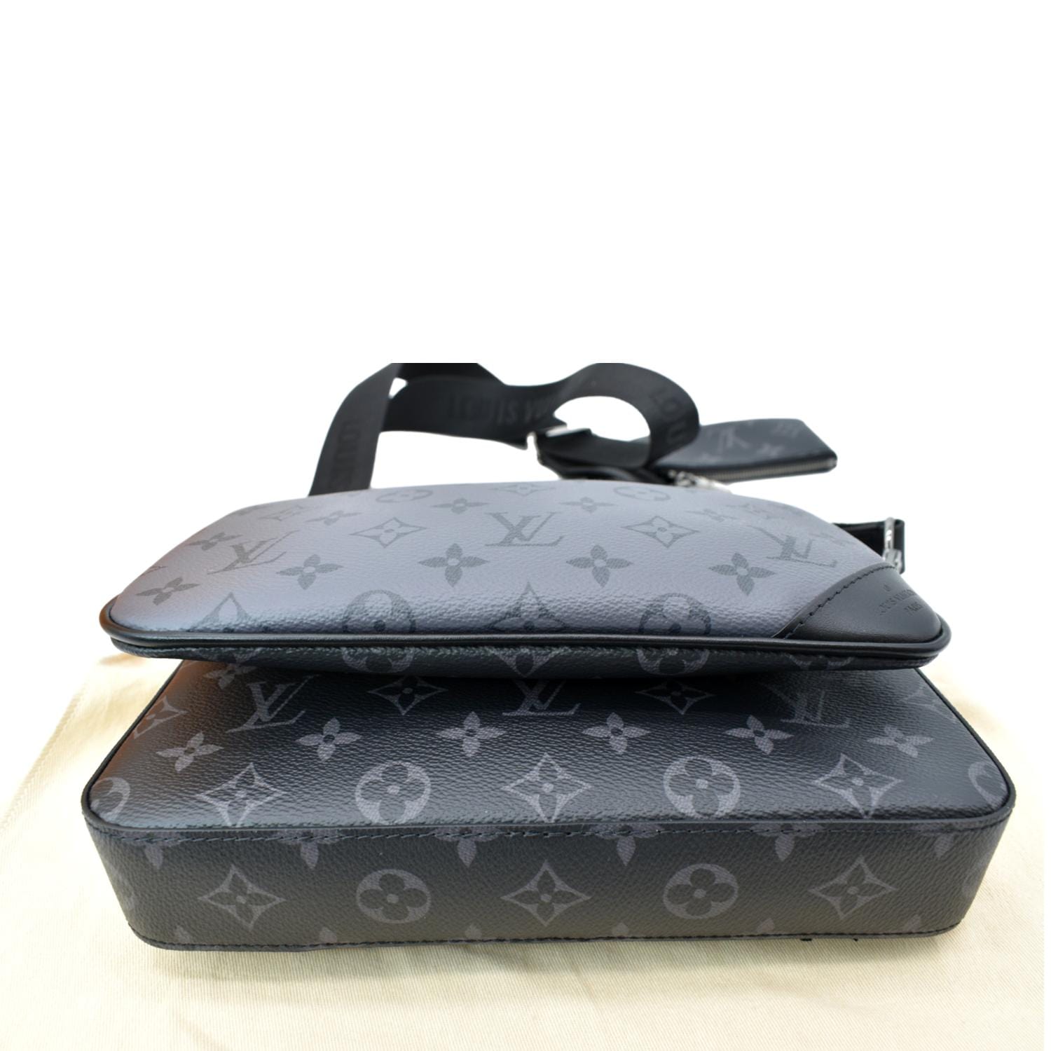 Louis Vuitton 2021 pre-owned Monogram Eclipse Trio Messenger Bag - Farfetch