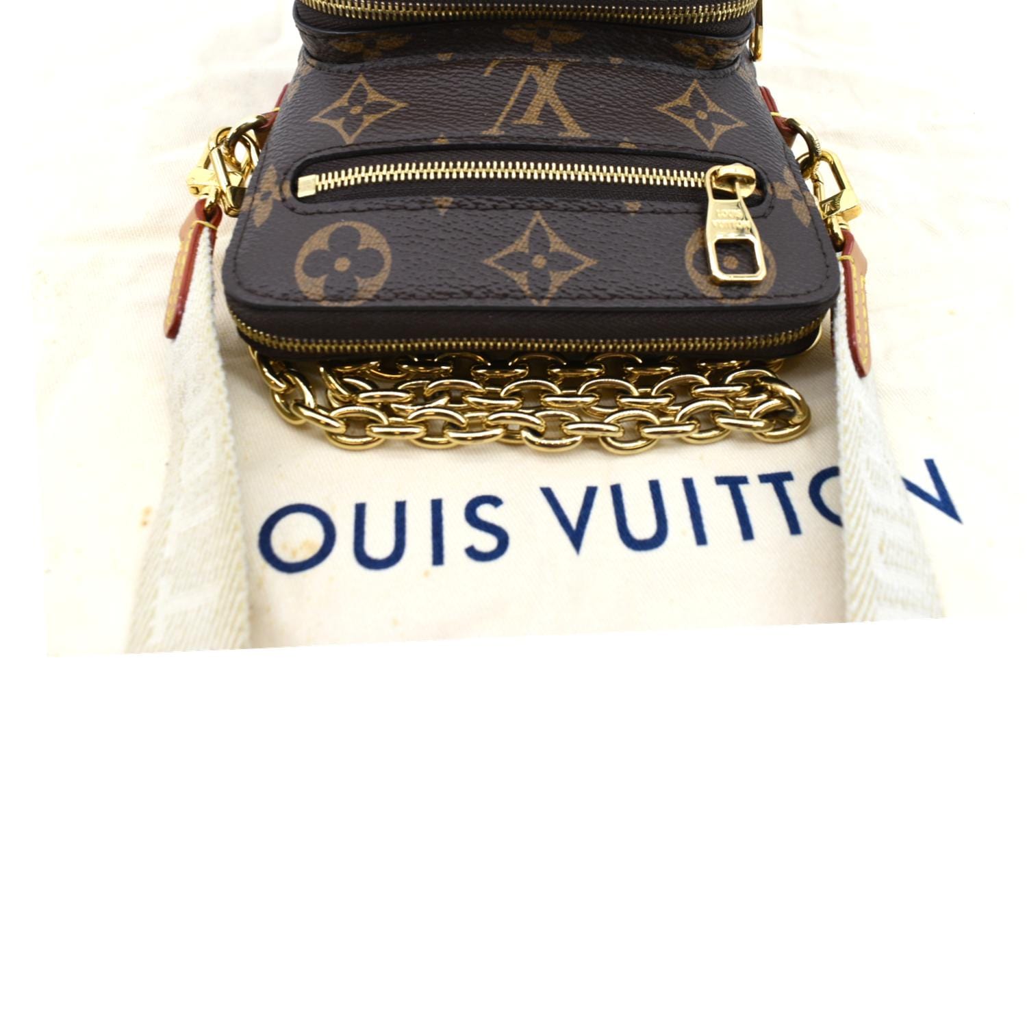 Louis Vuitton UTILITY PHONE SLEEVE!