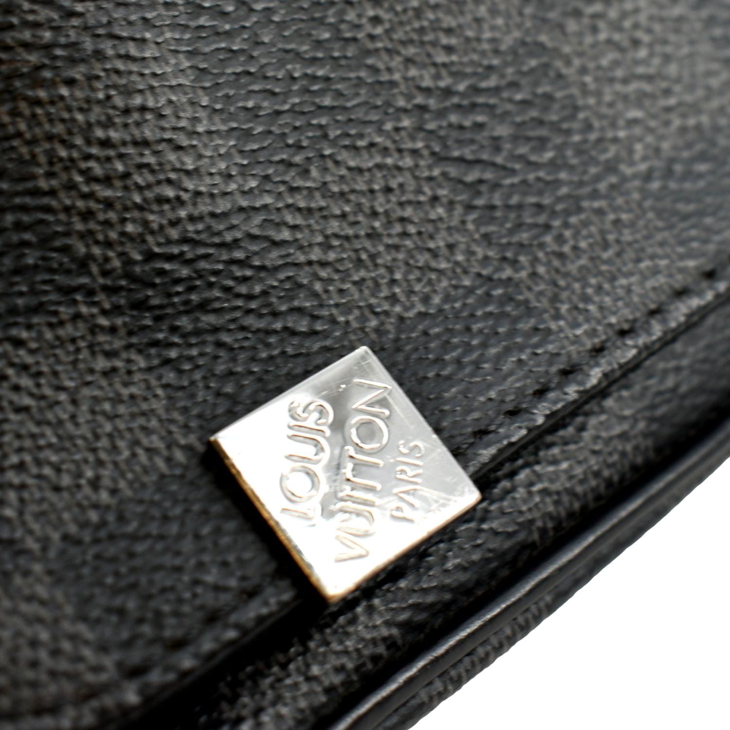 Louis Vuitton Messenger Bag - District PM Damier Graphite (Men's