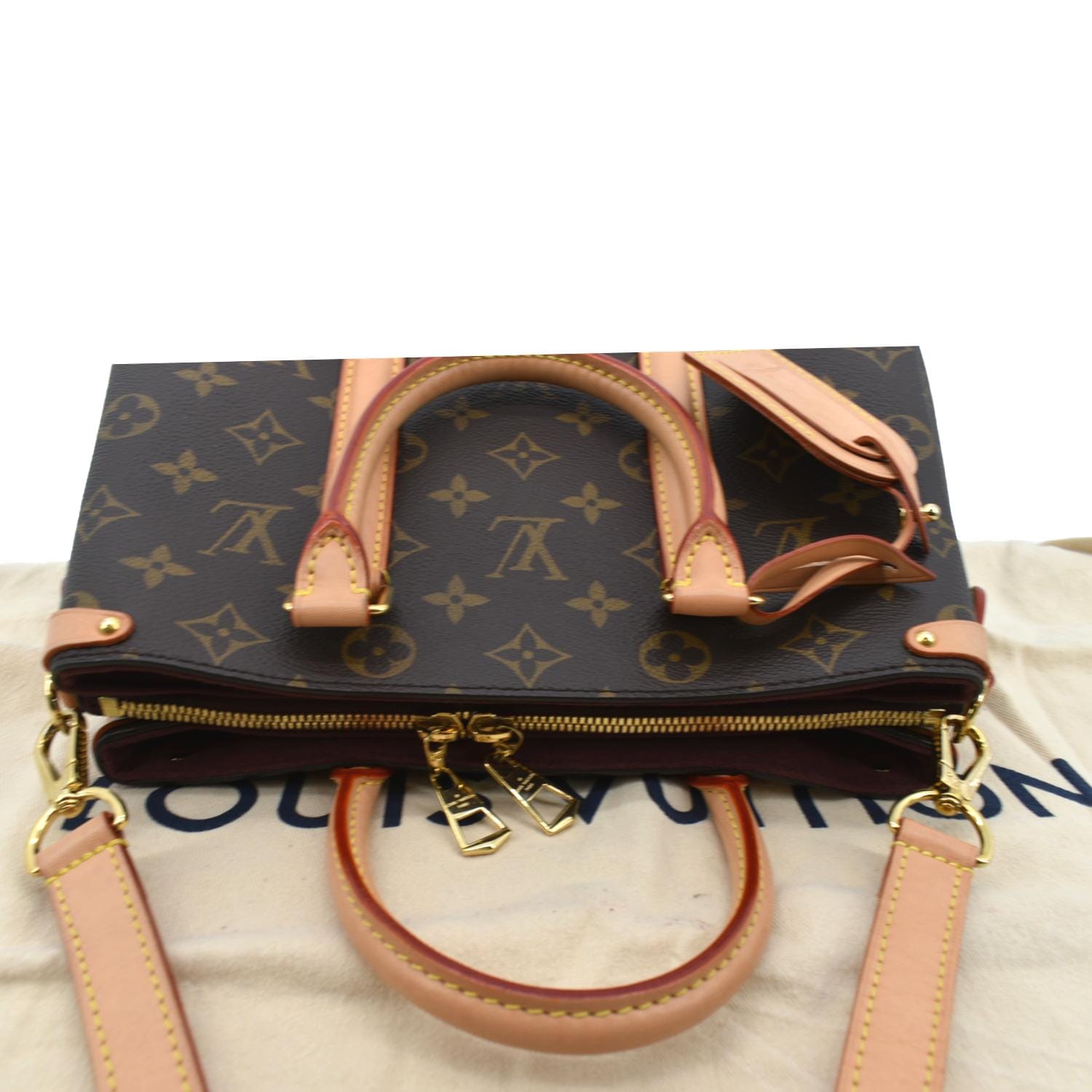 Louis Vuitton Soufflot bb (M44898)  Louis vuitton, Designer crossbody bags,  Louis vuitton store