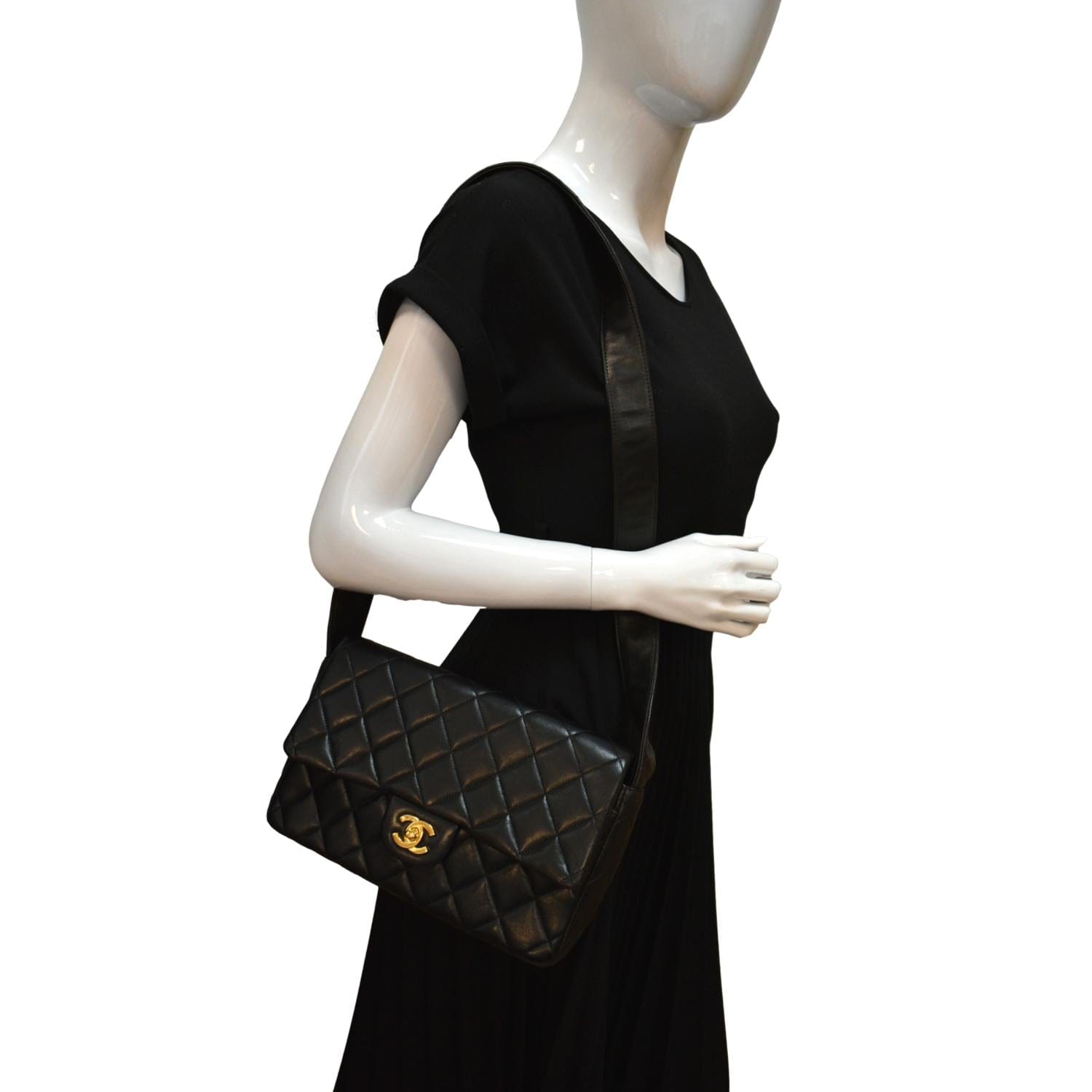 Chanel Pre-owned 1996-1997 So Black Classic Flap Shoulder Bag