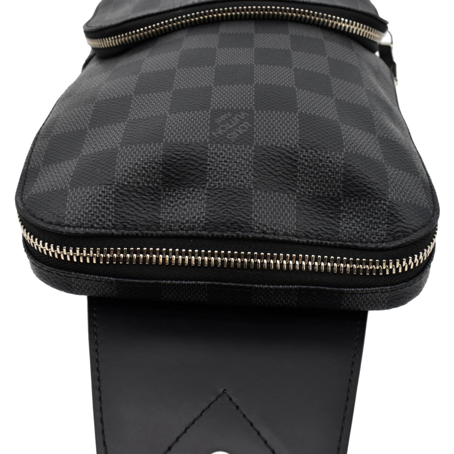 LOUIS VUITTON Avenue Sling Bag. #louisvuitton #bags #leather #backpacks