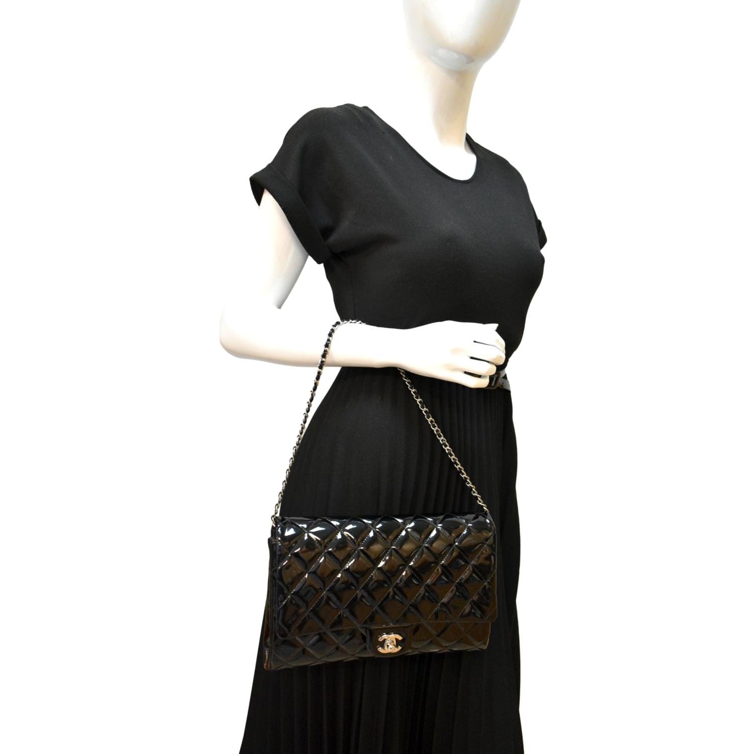 Chanel Timeless/Classique Black Leather Shoulder Bag (Pre-Owned)