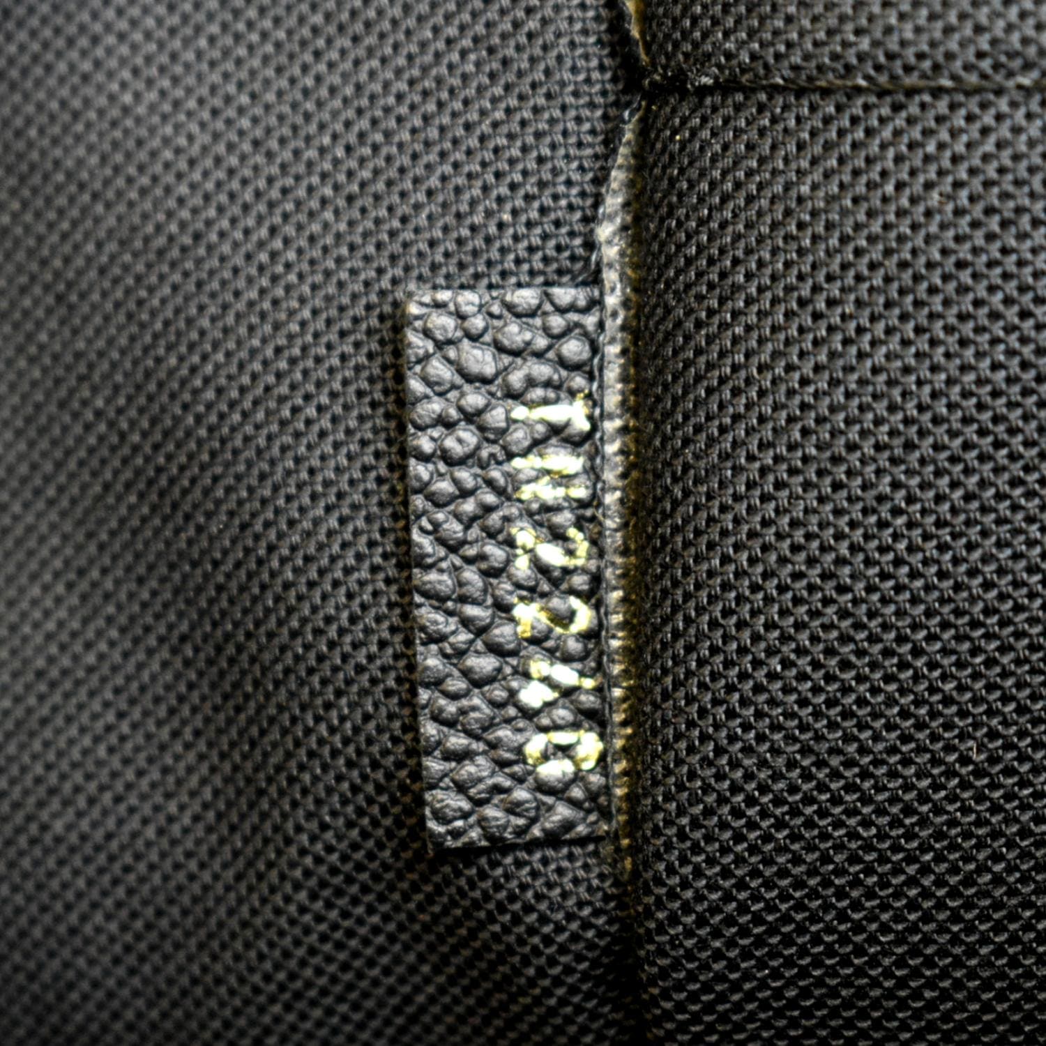 authentic Louis Vuitton Monogram Daily Pouch in Monogram / Noir black
