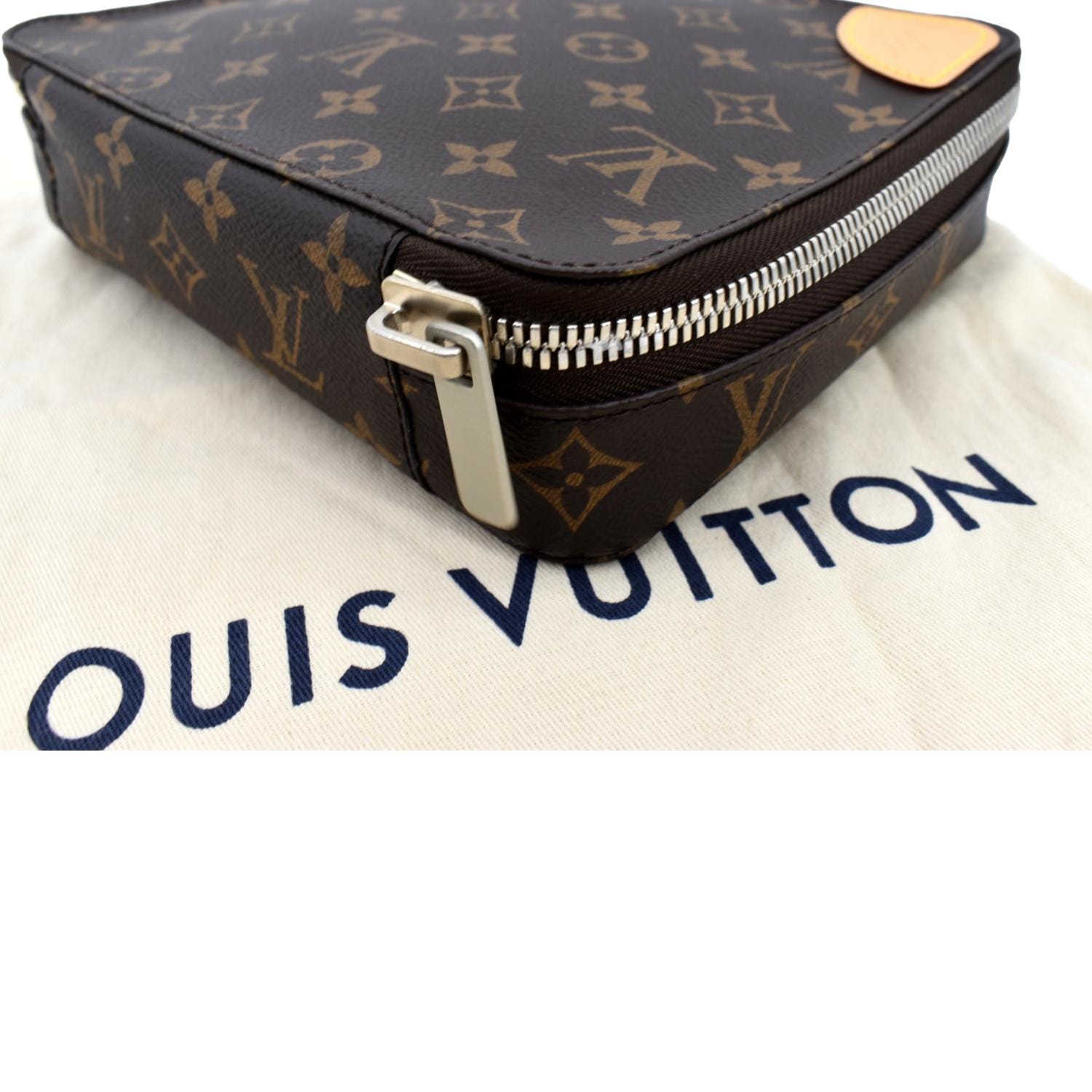 Louis Vuitton Accessories Pouch Horizon Monogram Brown in Canvas