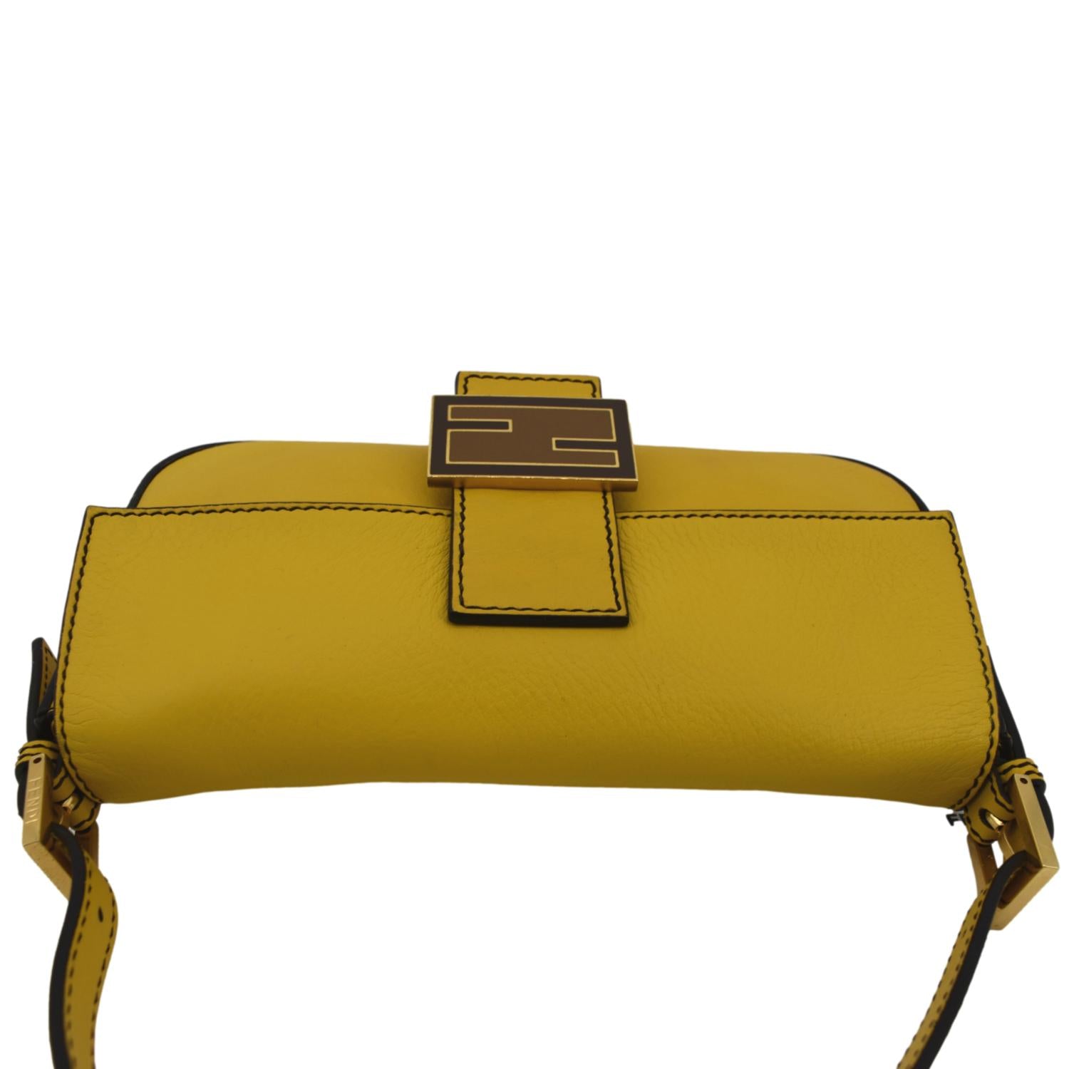 Fendi - Authenticated Baguette Convertible Bag - Leather Yellow Plain For Man, Very Good condition