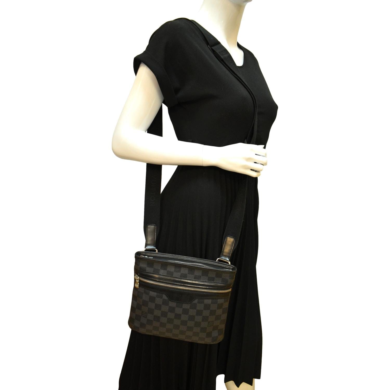 Men Bag > Louis Vuitton Pochette Bosphore Messenger Bag in 2023