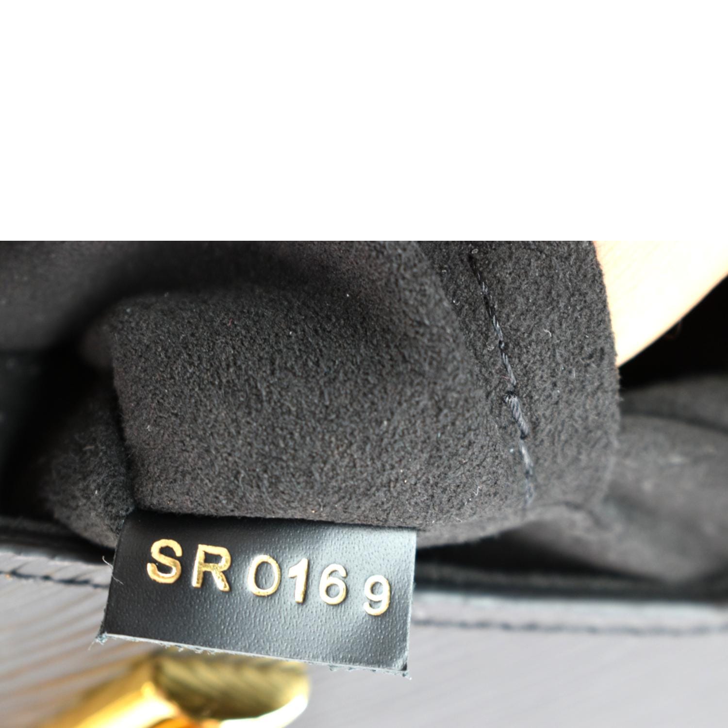 Louis Vuitton Malletage Epi Twist PM - Black Crossbody Bags, Handbags -  LOU818168