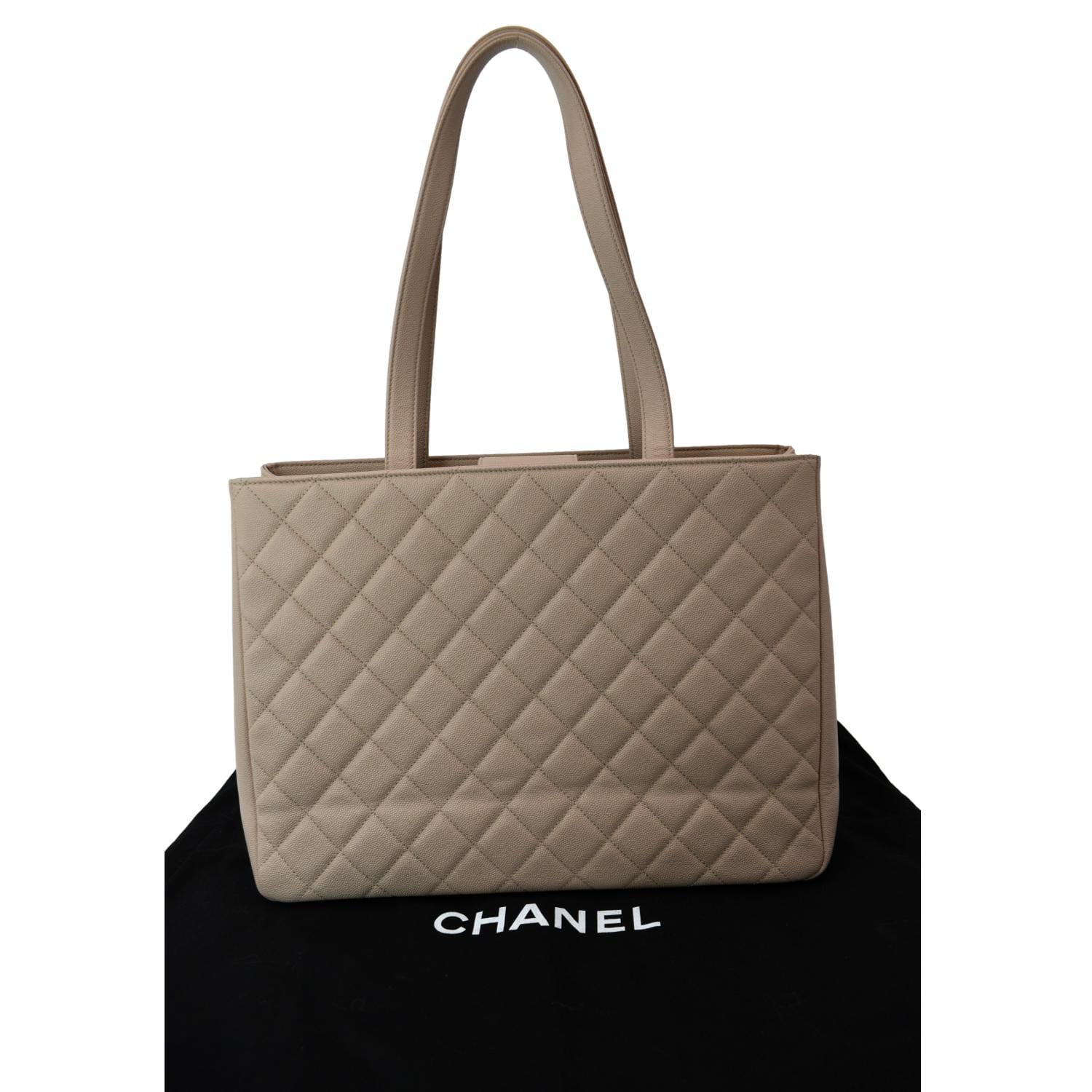 Business Affinity Tote Our Price: $4300 CAD / $3200 USD Color: Beige Size:  11 x 8 x 5.25 Material: Caviar Hardware: Light Gold Serial:…